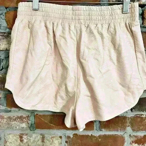 Lovers + Friends Snakeskin Elastic Band Shorts Size Small - Picture 6 of 9